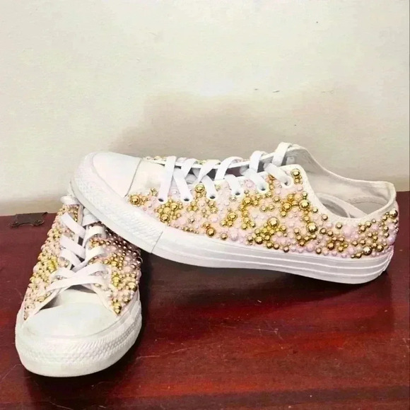 Converse Chucks All Star Sneakers Amazing Used Condition Size 10 women 8 men's - Picture 1 of 11
